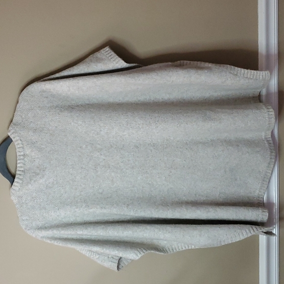 LOFT Bobble Poncho Sweater in Pale Oat Heather Size XL/XXL - Picture 3 of 9